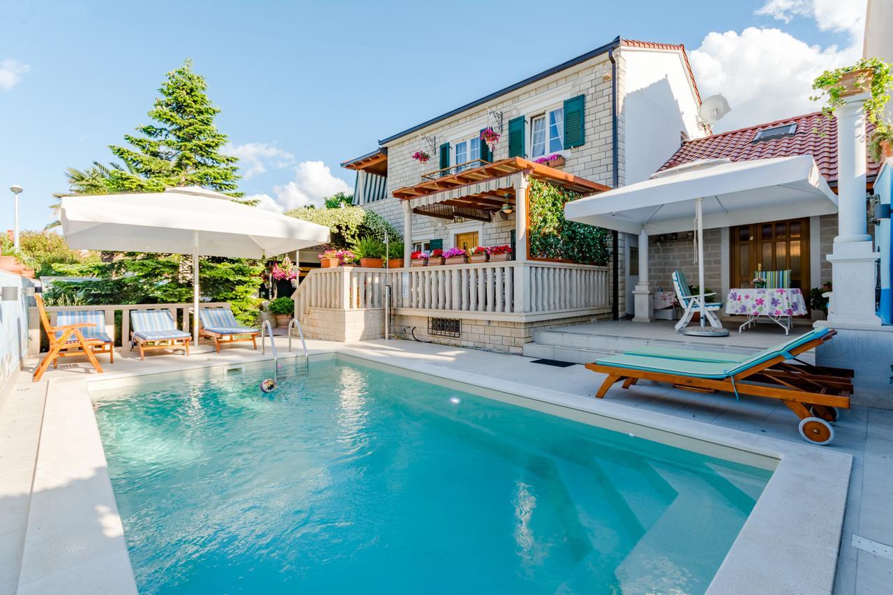 Apartments Villa Camellia - Adults Only Supetar Exterior foto