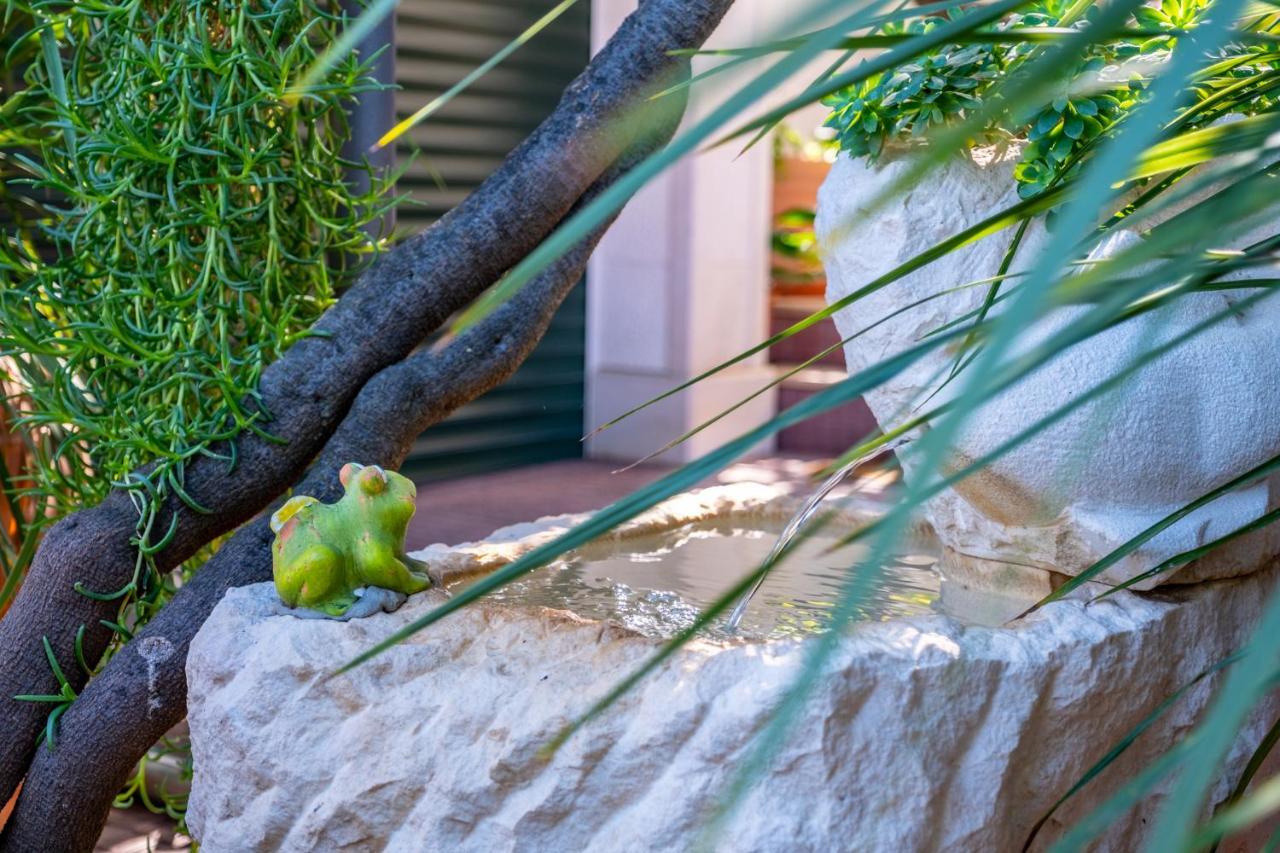 Apartments Villa Camellia - Adults Only Supetar Exterior foto