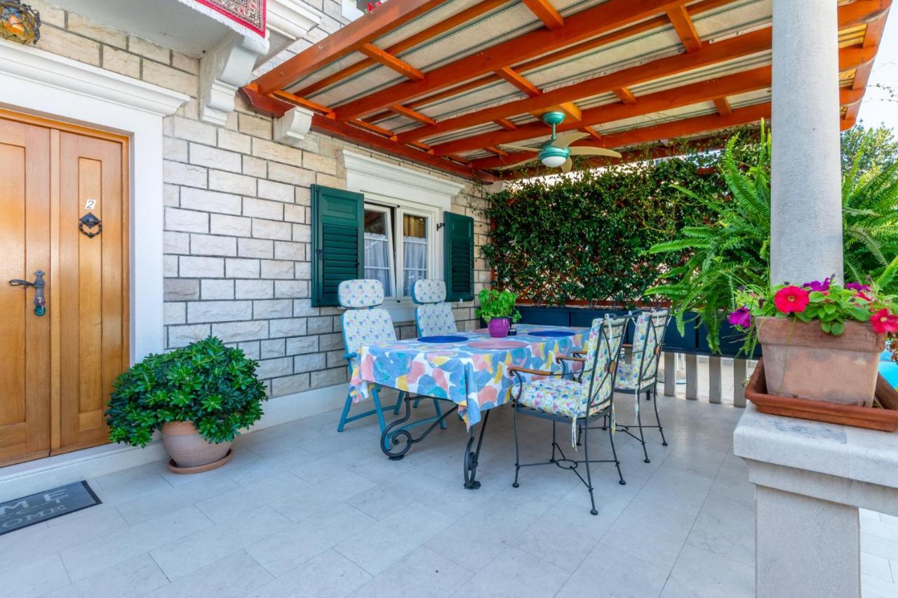 Apartments Villa Camellia - Adults Only Supetar Exterior foto